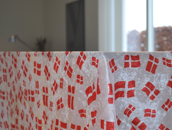 Nervøs velour dug - Danske flag - Dug til fødselsdag og fest